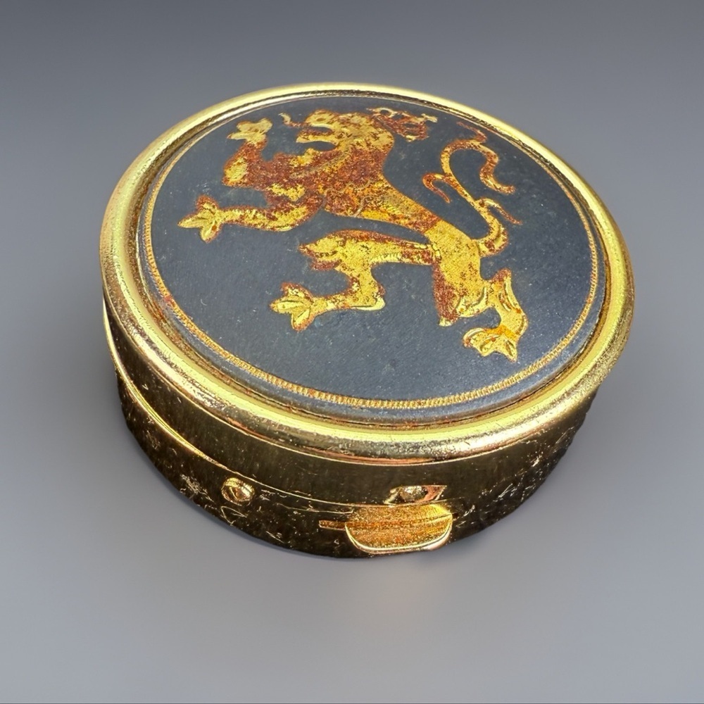 Vintage Gold Tone Lion Crest Round Compact Pill Trinket Box Black Top
